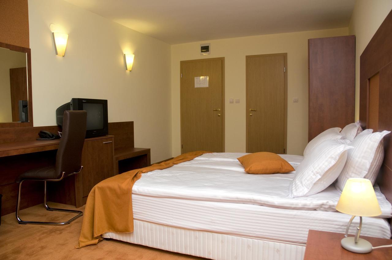 Hotel 4 Zona Sofie Exteriér fotografie